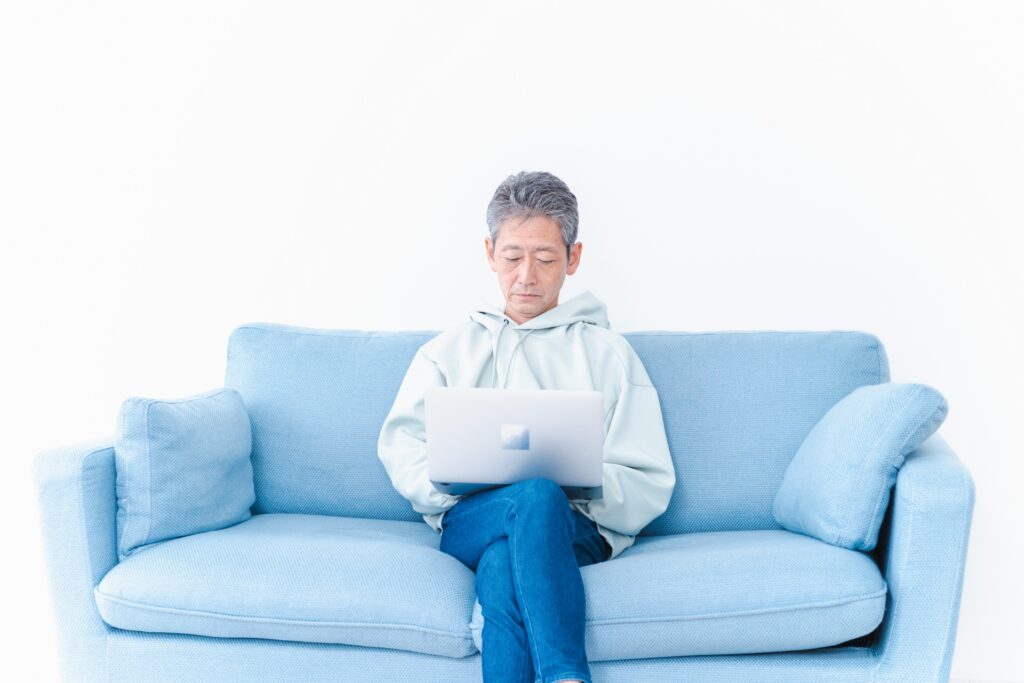 【老後の生きがい】お金になる趣味20選！定年後に在宅で始められる副業も解説